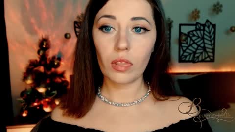 Snapshot of missbeverlymills chatting on 28, 12, 2024 The divine Beverly online show from 28, 12, 2024