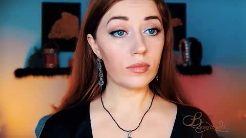 Snapshot of missbeverlymills chatting on 22, 11, 2025 The divine Beverly online show from 22, 11, 2025