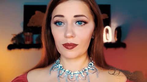 Snapshot of missbeverlymills chatting on 27, 11, 2025 The divine Beverly online show from 27, 11, 2025