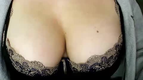 Snapshot of missbiny chatting on 3, 6, 2026 Avamlash online show from 3, 6, 2026