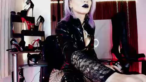 Missdarklady online show from 23, 7, 2026