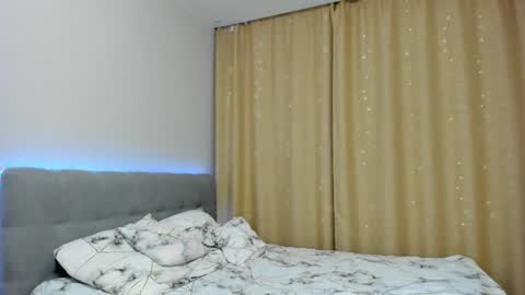 Hello dear my name Elisa online show from 12, 12, 2024