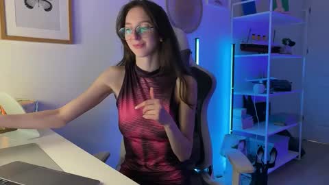 misslalii online show from 24, 4, 2026