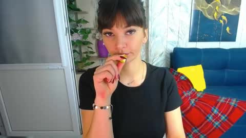 MissLaura online show from 23, 12, 2025