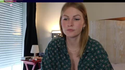 Snapshot of misslucci chatting on 10, 2, 2025 Misslucci online show from 10, 2, 2025