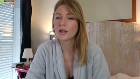 Snapshot of misslucci chatting on 8, 3, 2025 Misslucci online show from 8, 3, 2025