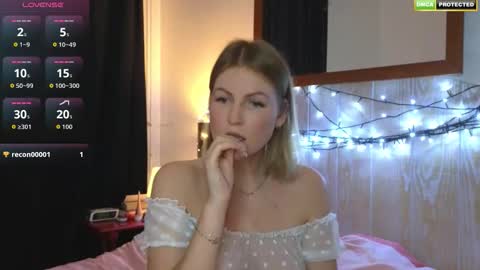 Snapshot of misslucci chatting on 15, 12, 2025 Misslucci online show from 15, 12, 2025