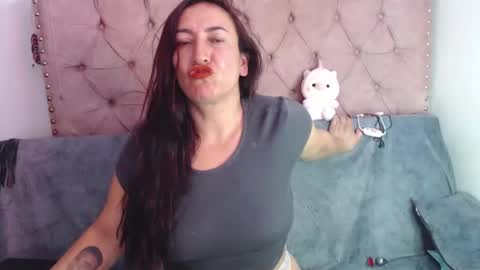 Snapshot of misslucyy1 chatting on 17, 1, 2026 luccy online show from 17, 1, 2026