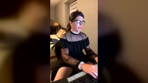 Nicole Smith online show from 23, 7, 2026