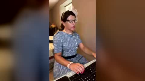 Nicole Smith online show from 23, 7, 2026