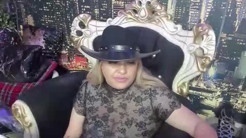 QueenT online show from 30, 11, 2025