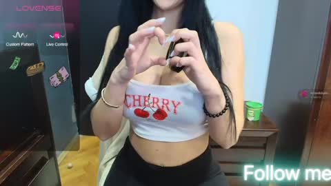 Olivia FOLLOW ME TO GET   Thumb UP me please its important   online show from 28, 4, 2026