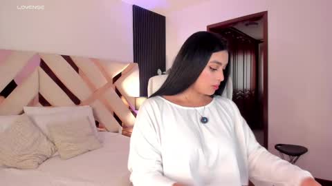 Fernanda Davila online show from 2, 10, 2025