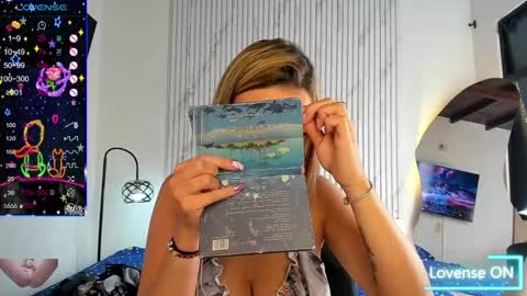 Snapshot of missvalery1 chatting on 28, 12, 2024 missvalery1 online show from 28, 12, 2024