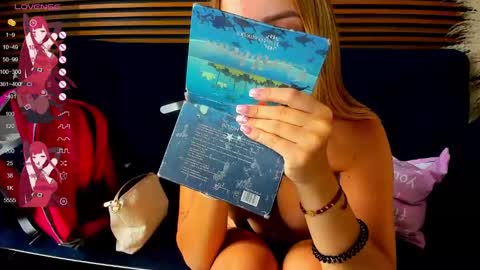 Snapshot of missvalery1 chatting on 1, 2, 2025 missvalery1 online show from 1, 2, 2025