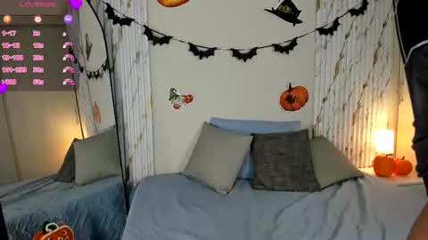 Snapshot of missvioleet chatting on 28, 10, 2025 missvioleet online show from 28, 10, 2025