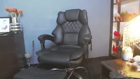 Miss Von Tease online show from 27, 3, 2026