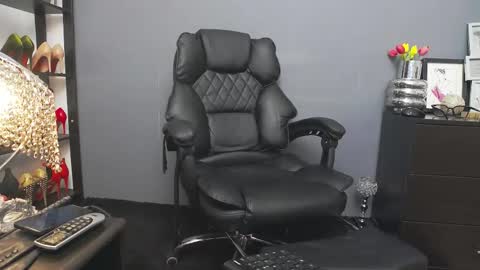 Miss Von Tease online show from 21, 4, 2026