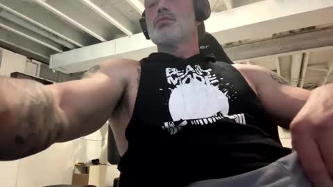 Snapshot of mister_bigg_dick chatting on 28, 1, 2025 AJ online show from 28, 1, 2025
