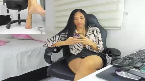 Snapshot of mistress_findom chatting on 14, 10, 2025 mistress_findom online show from 14, 10, 2025