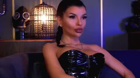 Elenia online show from 5, 12, 2025