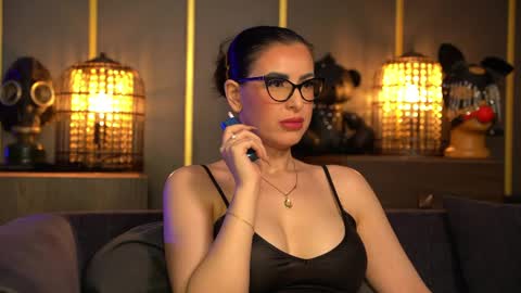 Mistress Kelly online show from 5, 4, 2026