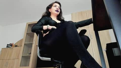 YourGoddessM online show from 4, 4, 2026