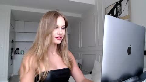 mistressuniverse online show from 15, 7, 2026