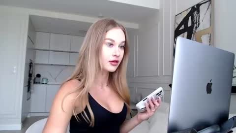 mistressuniverse online show from 27, 7, 2026