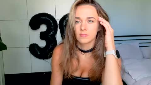 mmminnie online show from 12, 9, 2025