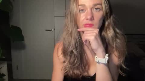 mmminnie online show from 1, 10, 2025