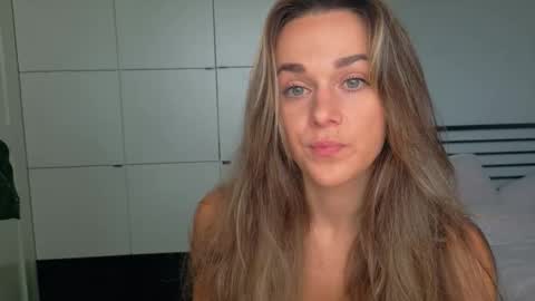 mmminnie online show from 17, 10, 2025