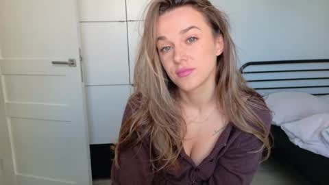 mmminnie online show from 20, 4, 2026