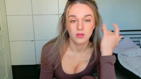 mmminnie online show from 22, 4, 2026