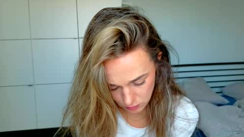 mmminnie online show from 27, 4, 2026