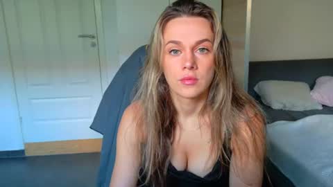 mmminnie online show from 17, 6, 2026