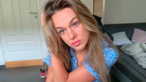mmminnie online show from 26, 6, 2026