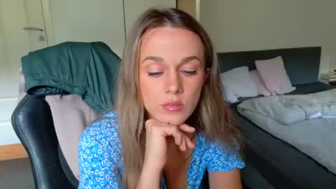 mmminnie online show from 8, 7, 2026