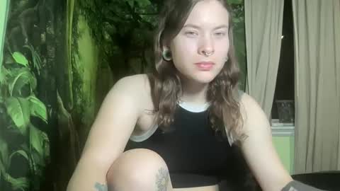 Snapshot of mo0n_goddess chatting on 16, 12, 2025 Misty online show from 16, 12, 2025