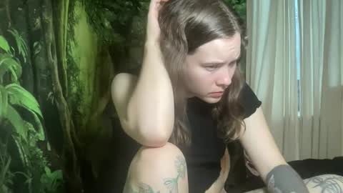 Snapshot of mo0n_goddess chatting on 17, 12, 2025 Misty online show from 17, 12, 2025