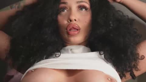 Snapshot of moan_4_you chatting on 16, 10, 2025 Ruxxx online show from 16, 10, 2025