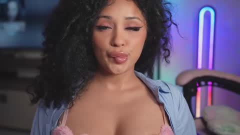 Snapshot of moan_4_you chatting on 20, 10, 2025 Ruxxx online show from 20, 10, 2025