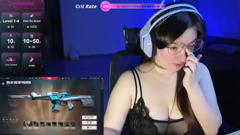 Snapshot of moaning___lisa chatting on 23, 11, 2025 to support follow the fanclub online show from 23, 11, 2025