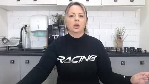 erika online show from 20, 2, 2025