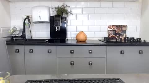 erika online show from 4, 3, 2025