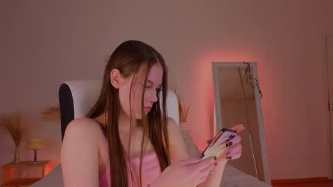 Snapshot of mol1y_kitten chatting on 10, 12, 2024 Molly online show from 10, 12, 2024