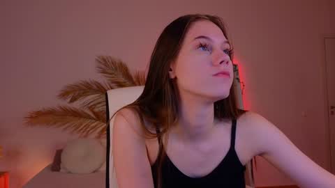 Snapshot of mol1y_kitten chatting on 15, 12, 2024 Molly online show from 15, 12, 2024