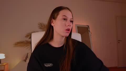 Snapshot of mol1y_kitten chatting on 20, 12, 2024 Molly online show from 20, 12, 2024