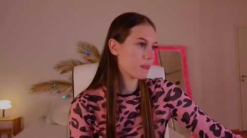 Snapshot of mol1y_kitten chatting on 20, 2, 2025 Molly online show from 20, 2, 2025