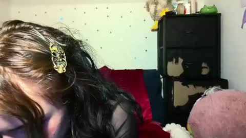 Molly Bee online show from 28, 5, 2026
